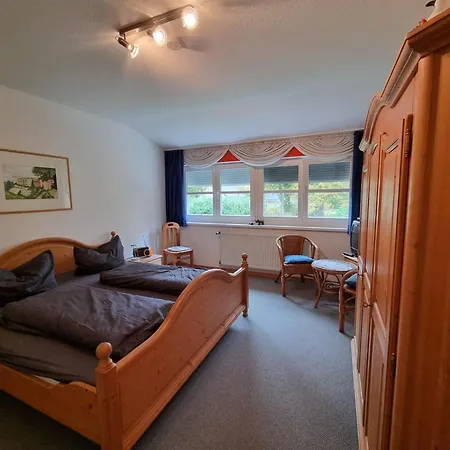 펜션 Zur Alleenstrasse Losentitz - Mit Garten Und Carport 가르쯔