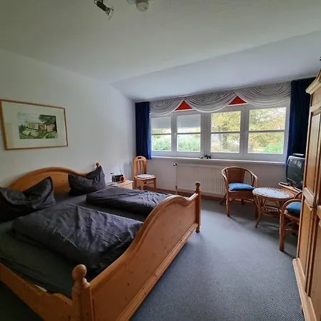 Zur Alleenstrasse Losentitz - Mit Garten Und Carport *