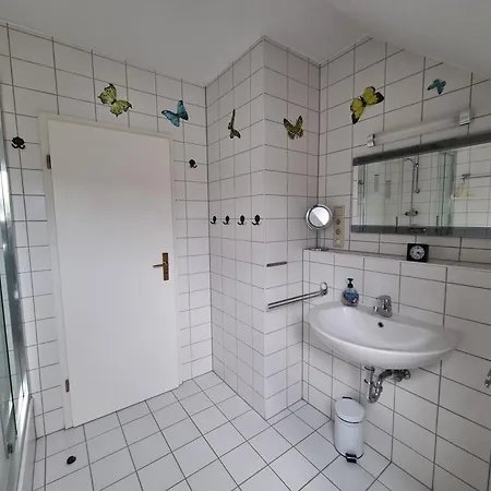 Zur Alleenstrasse Losentitz - Mit Garten Und Carport